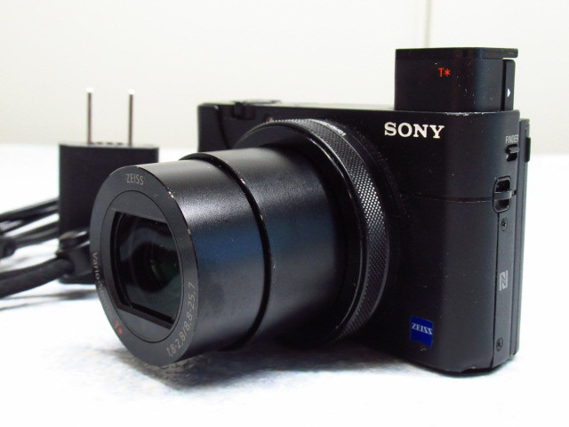 コンパクトデジタルカメラ 1
