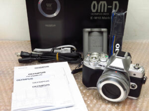 OLYMPUS オリンパス OM-D E-M10 Mark3 M.ZUIKO DIGITAL ED 14-42mm F3.5-5.6EZ カメラ