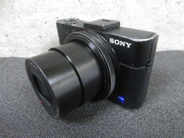 コンパクトデジタルカメラ1