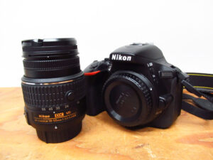 Nikon ニコン D5500 デジタル一眼レフカメラ ショット数1273 レンズ DX VR AF-S NIKOOR 18-55mm